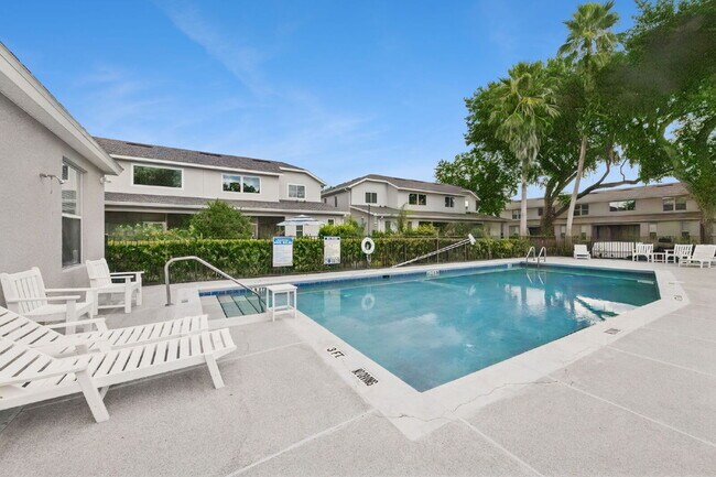 Building Photo - Spacious 3-Bedroom Townhome with Loft & Green-Space Views | Oviedo