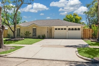Building Photo - 942 Seagate Ln