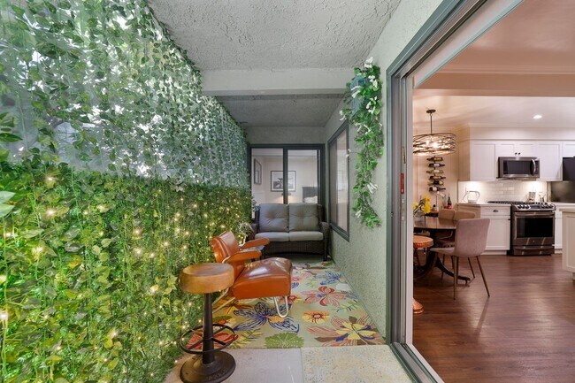 Foto del edificio - 4528 Colbath Ave