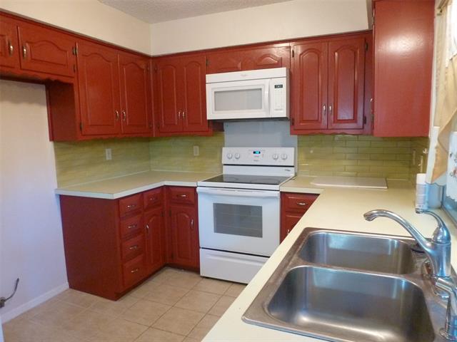 Building Photo - 2145 Village Crest Dr