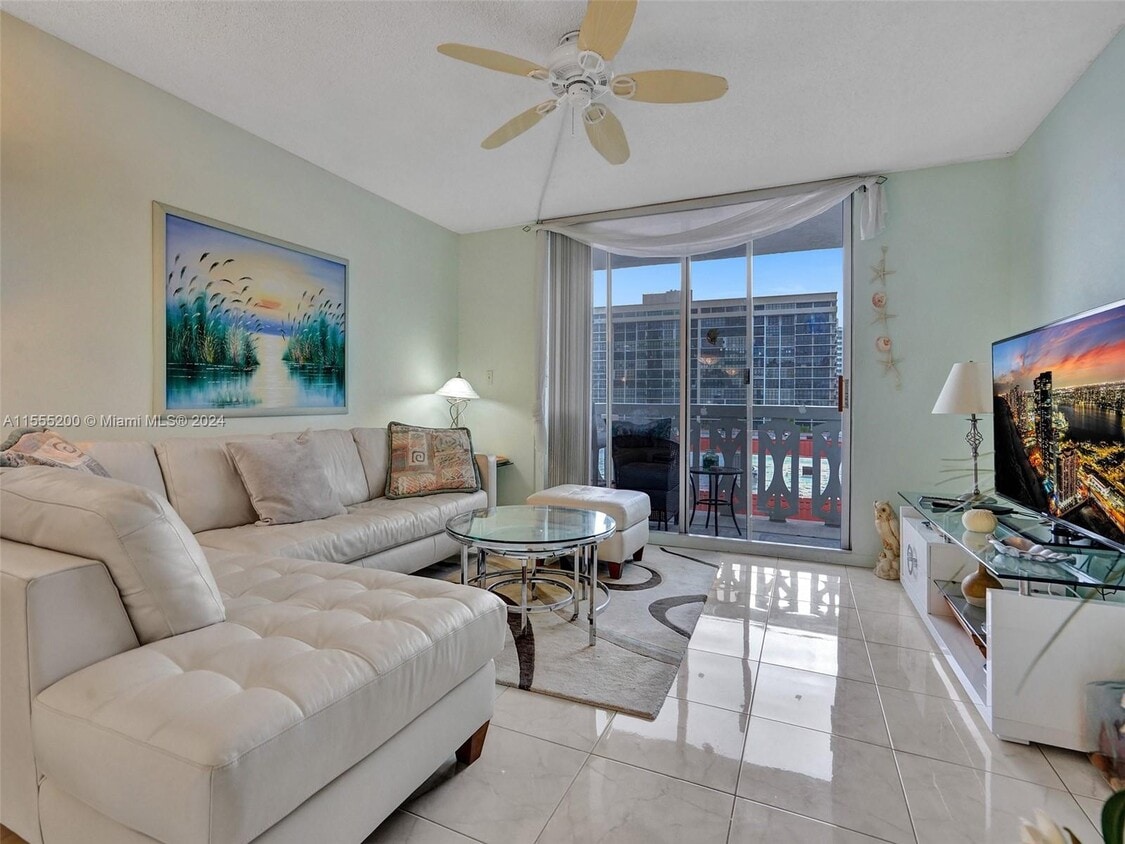 Primary Photo - 3113 S Ocean Dr