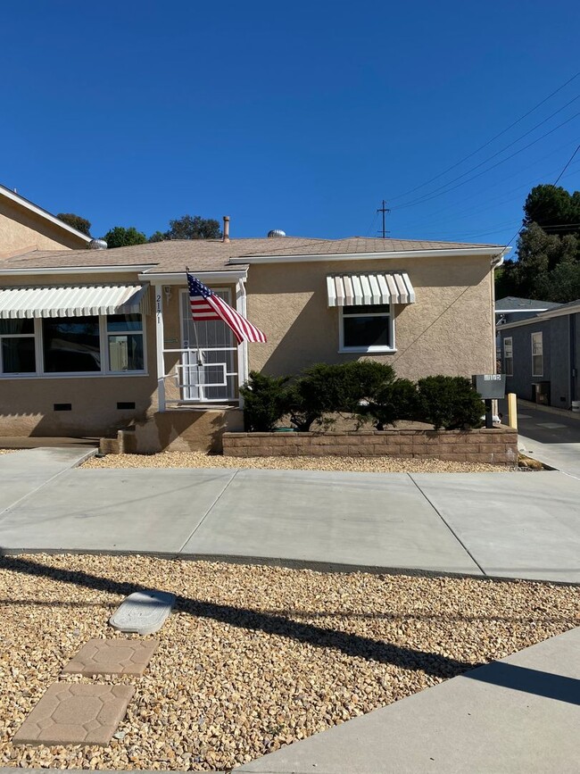 Building Photo - 3 Bed-2 Bath Tri-Level Home in El Cajon