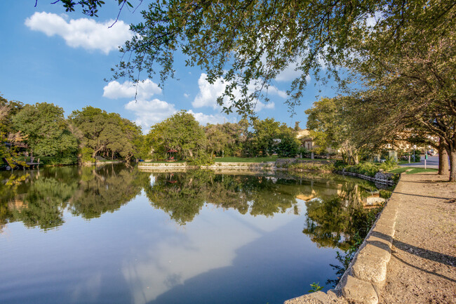 Lakeside On Spring Valley Apartments