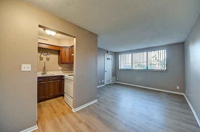 Foto del edificio - 1215 Oakland Rd NE