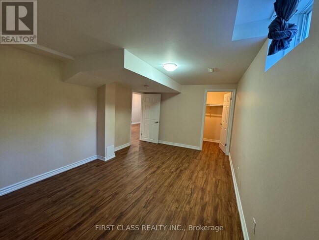 Building Photo - 3162 Caulfield Crescent