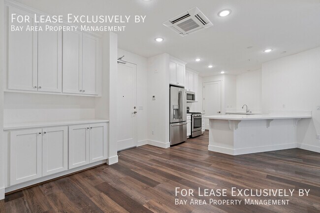 Building Photo - Ocean Views!! Second story Apartment with ...