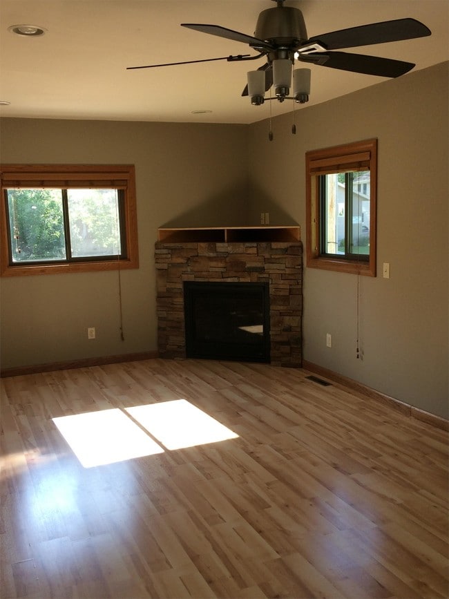 Building Photo - 313 9th Ave