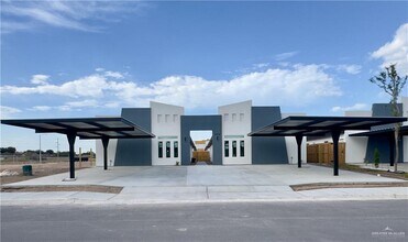 Building Photo - 1304 Rosewood Ln