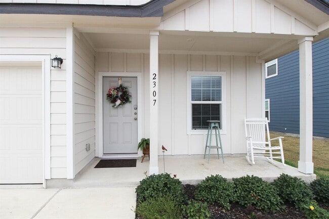 Building Photo - 2307 Red Sky Dr