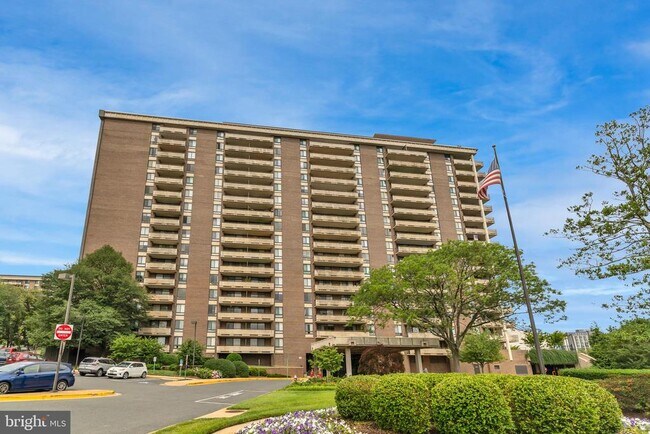 Building Photo - 1800 Old Meadow Rd