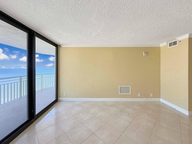 Foto del edificio - 3000 N Ocean Dr