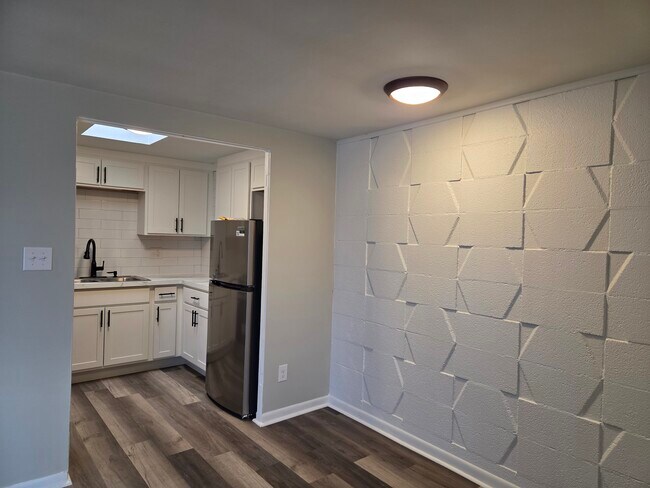 Building Photo - 763 Douglas St