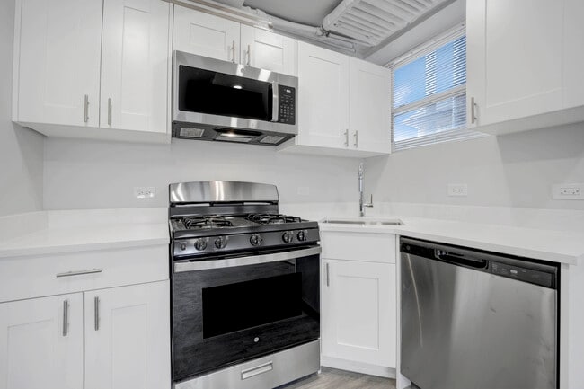 Building Photo - 4454 W Parker Ave