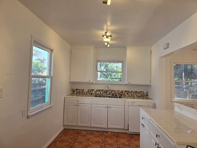 Building Photo - 311 Windward Ave
