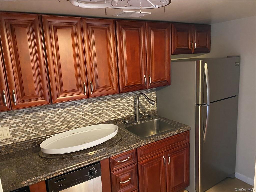 Primary Photo - 305 Chateau Rive