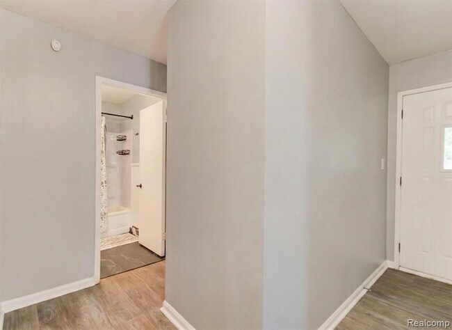 Foto del edificio - 12851 Saratoga St