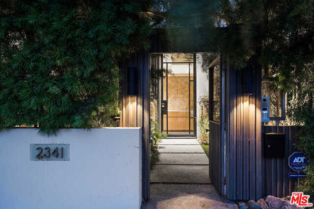Foto del edificio - 2341 Wilson Ave