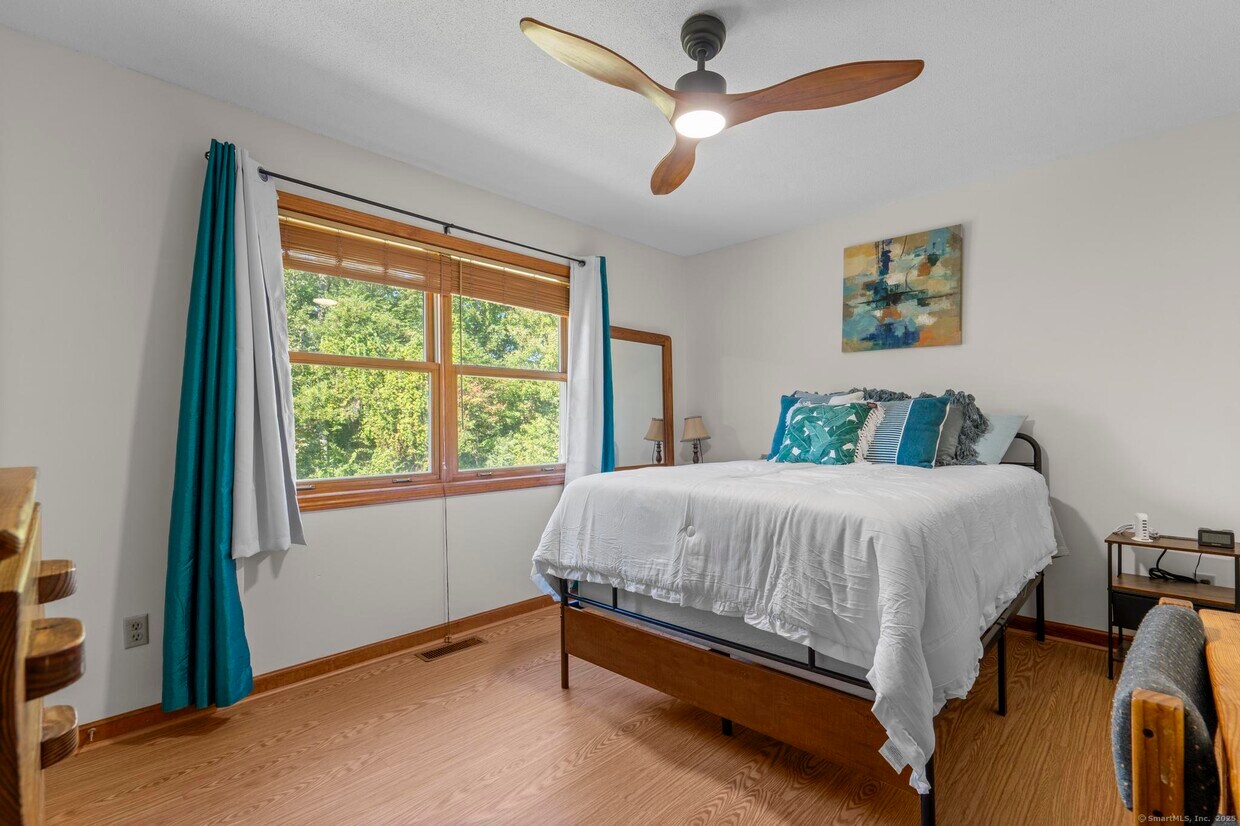 Foto principal - 33 Big Spruce Ln