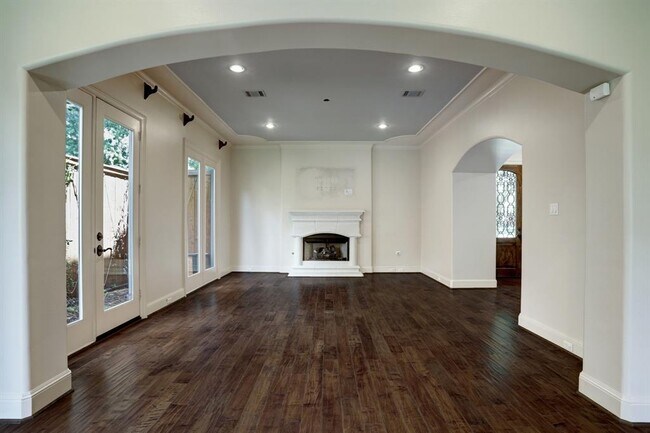 Building Photo - 1521 Pine Chase Dr