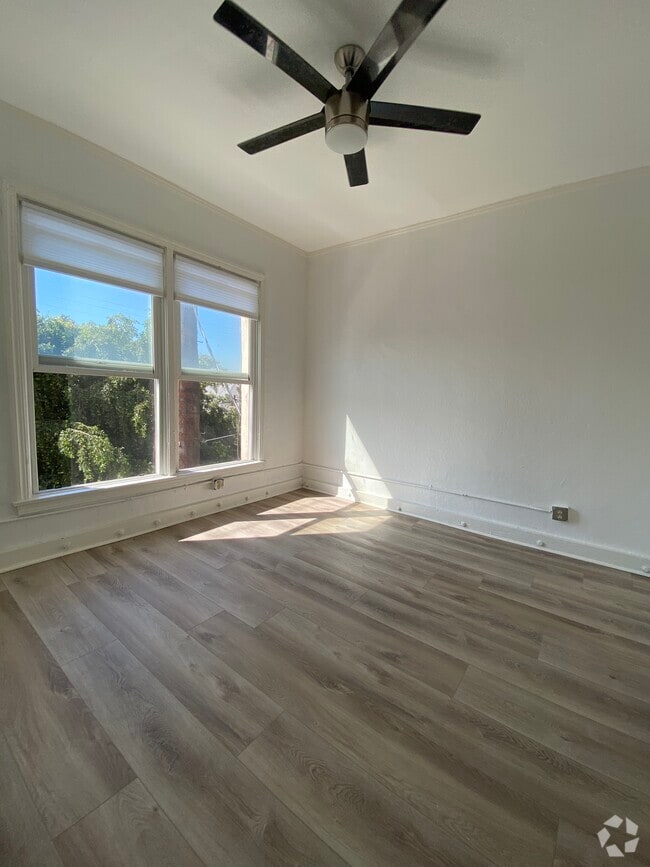 Building Photo - 4015 Melrose Ave