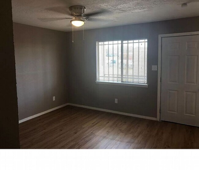 Building Photo - 1804 Buena Vista Drive Southeast - 2