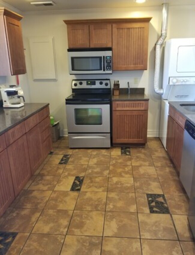 Kitchen - 117 W Michigan Ave