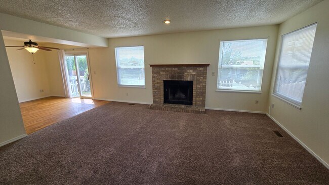 Foto del edificio - 3855 Blazingwood Way