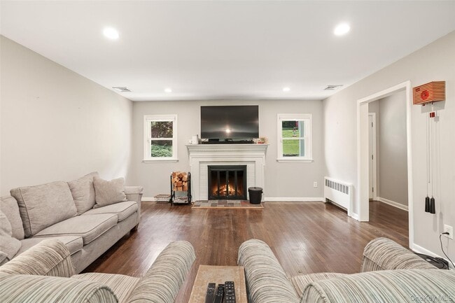 Building Photo - 19 Skyview Dr
