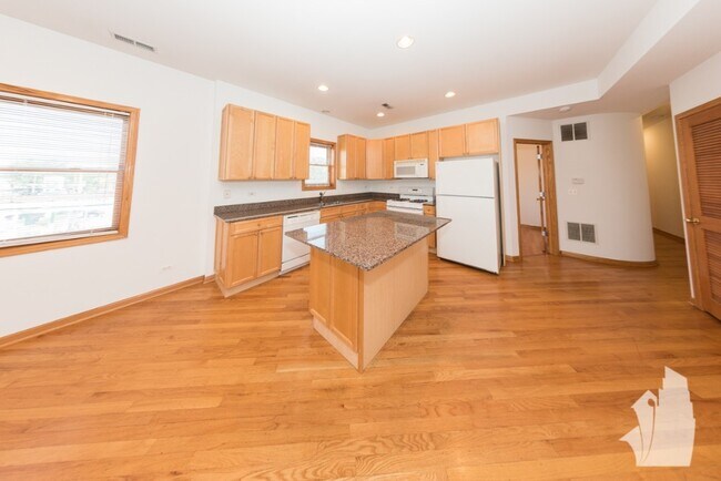 Foto del edificio - 2741 N Southport Ave