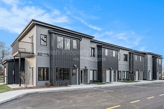 Building Photo - 815 N Pitcher St