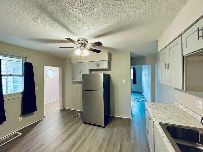 Foto del edificio - 3 Bed 2 Bath House For Rent