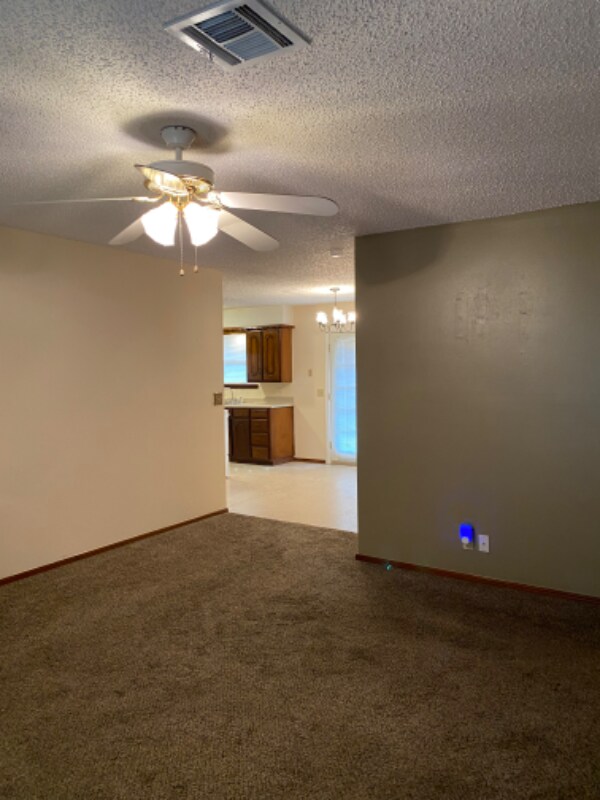 Foto del edificio - 208 Edd Dr