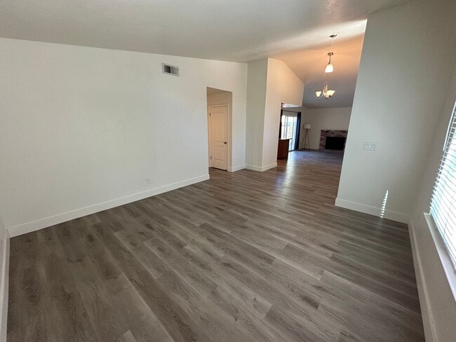 Building Photo - Beautiful 3 bedroom, 2 bath Antioch Home /...