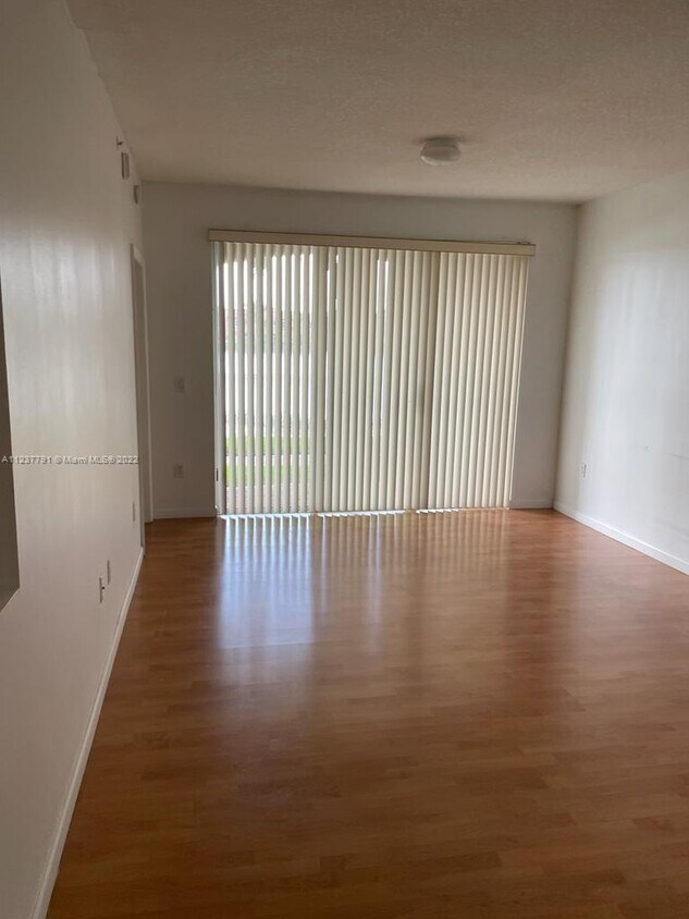 Foto principal - 6360 NW 114th Ave
