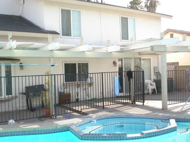 Foto del edificio - 1711 E Warrenton Ave