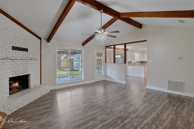 Foto del edificio - 9209 Blue Spruce Dr