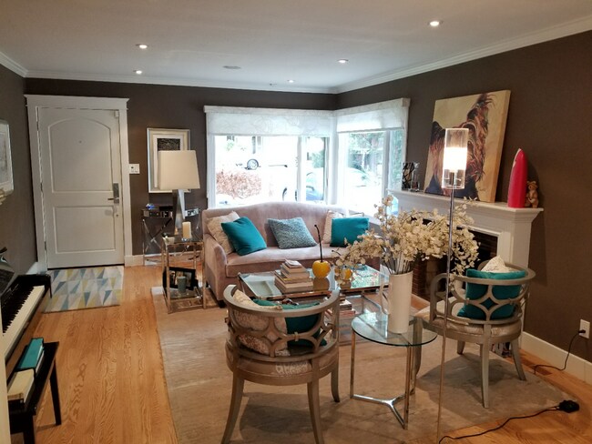 Foto del edificio - Gorgeous 2 Bed 1 Bath single Family Home I...