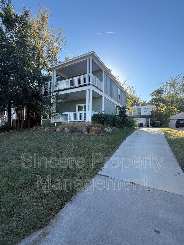 Photo - 2225 N Gatewood Ave Apartment