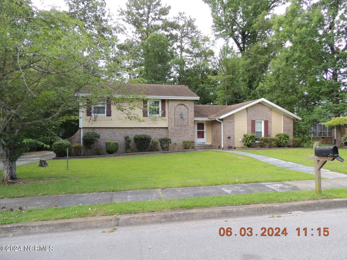 Primary Photo - 102 Epworth Dr