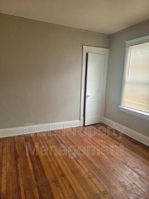 Foto del edificio - 3555 E 143rd St