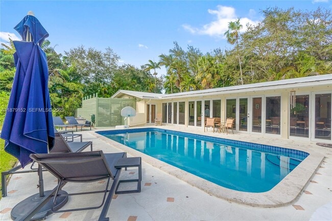 Foto del edificio - 6630 SW 102nd St