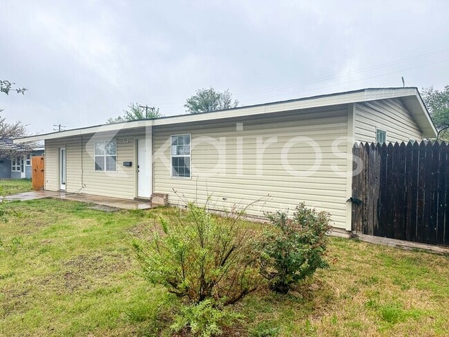 Foto del edificio - 1124 W Terry Rd