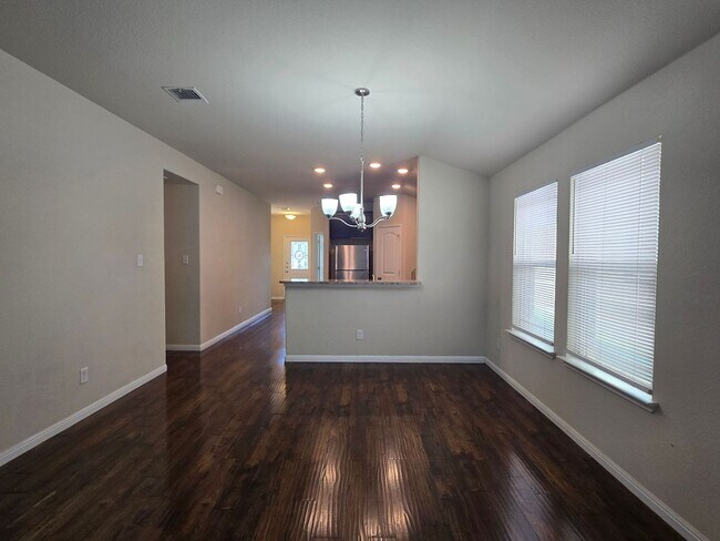 Foto del edificio - RENT REDUCTION - AVAILABLE NOW!