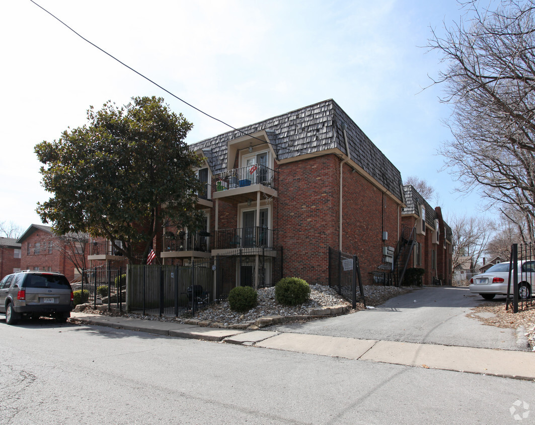 Primary Photo - Westport Plaza Apartments