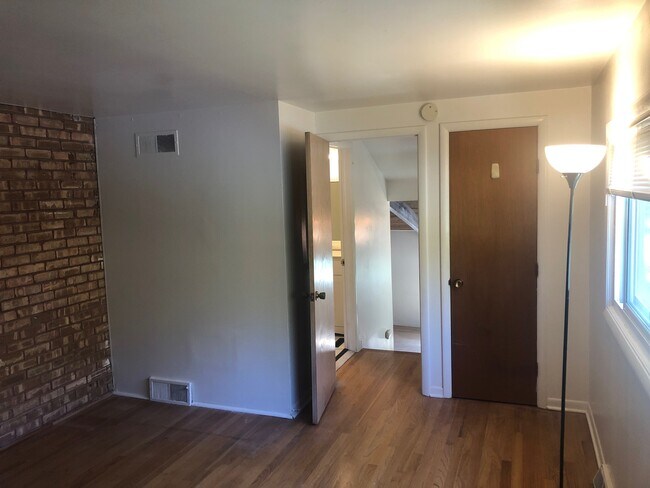 Foto del edificio - 244 W Rosalie Ln