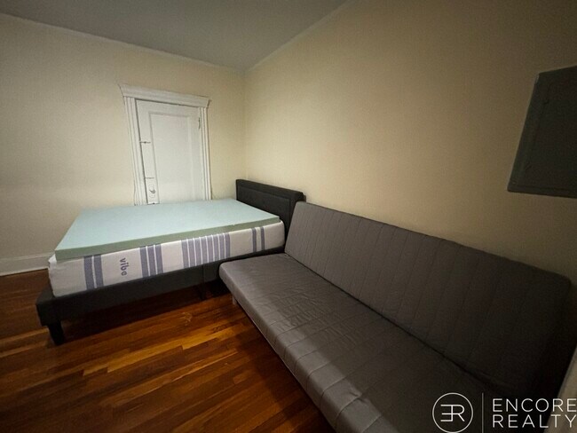 Foto del edificio - 376 Riverway