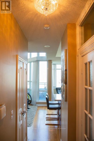 Photo principale - 220-220 Burnhamthorpe Rd W