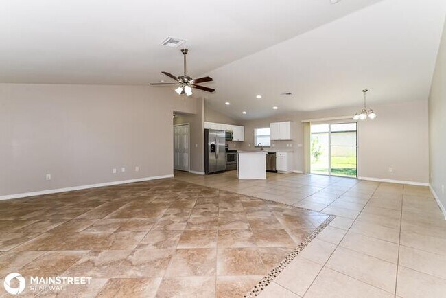 Building Photo - 215 SW 13th ST, Cape Coral, FL 33991