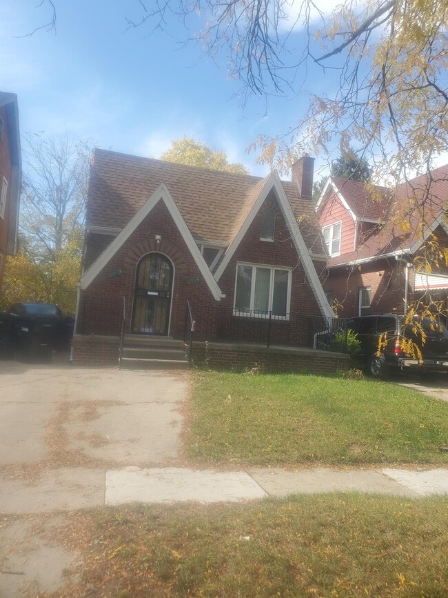 Building Photo - 8903 Pinehurst St