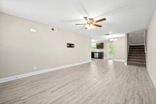 Building Photo - 913 Lutz Ln